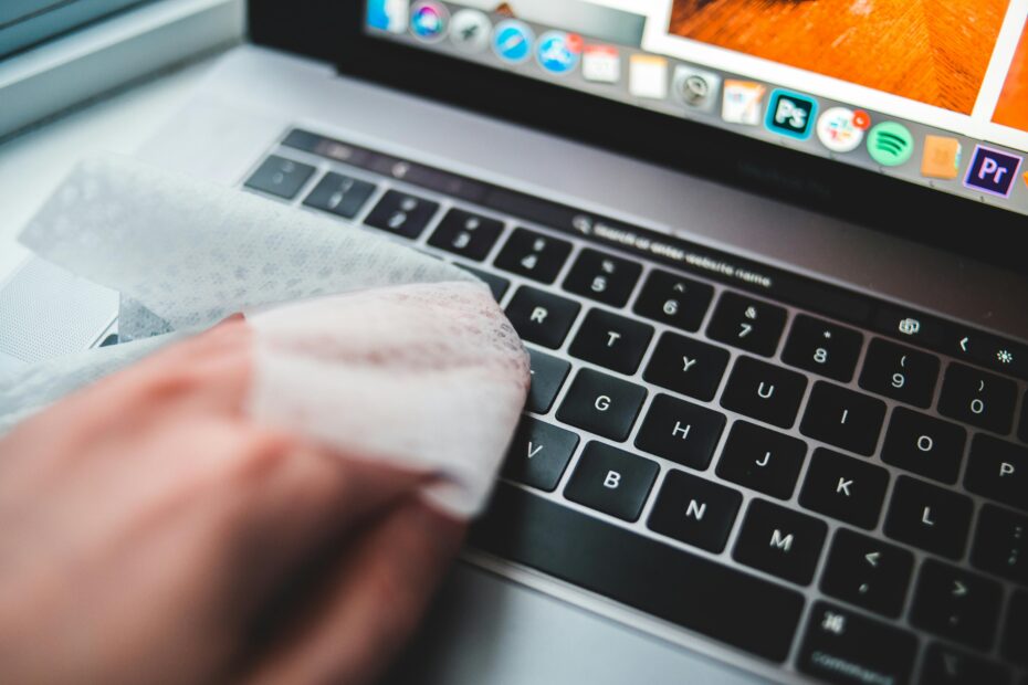 Cleaning a computer keyboard using a wiping cloth.